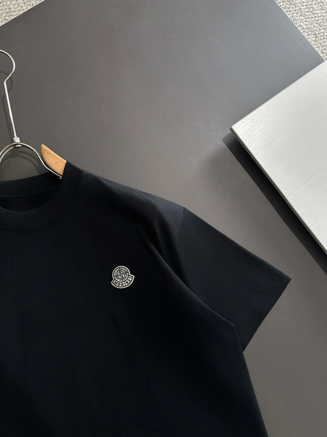 Next day shipping P460 Stone lsland/stone island high quality 2025 spring and summer new casual heavy industry suit exclusively developed by yb! High quality production! Imported custom-made fabrics for foreign orders, with high breathability and comfort, impeccable details, brand element design concept, delicate and soft feel! It presents a casual cut and the upper body shape is great! On sale simultaneously on the official website! From a high-end men's positioning brand, the low-key luxury taste is irresistible! Exquisite workmanship and impeccable quality! The overall style is simple, fashionable and timeless, fully meeting the requirements of stylish and tasteful dressing! Size: S-XXL